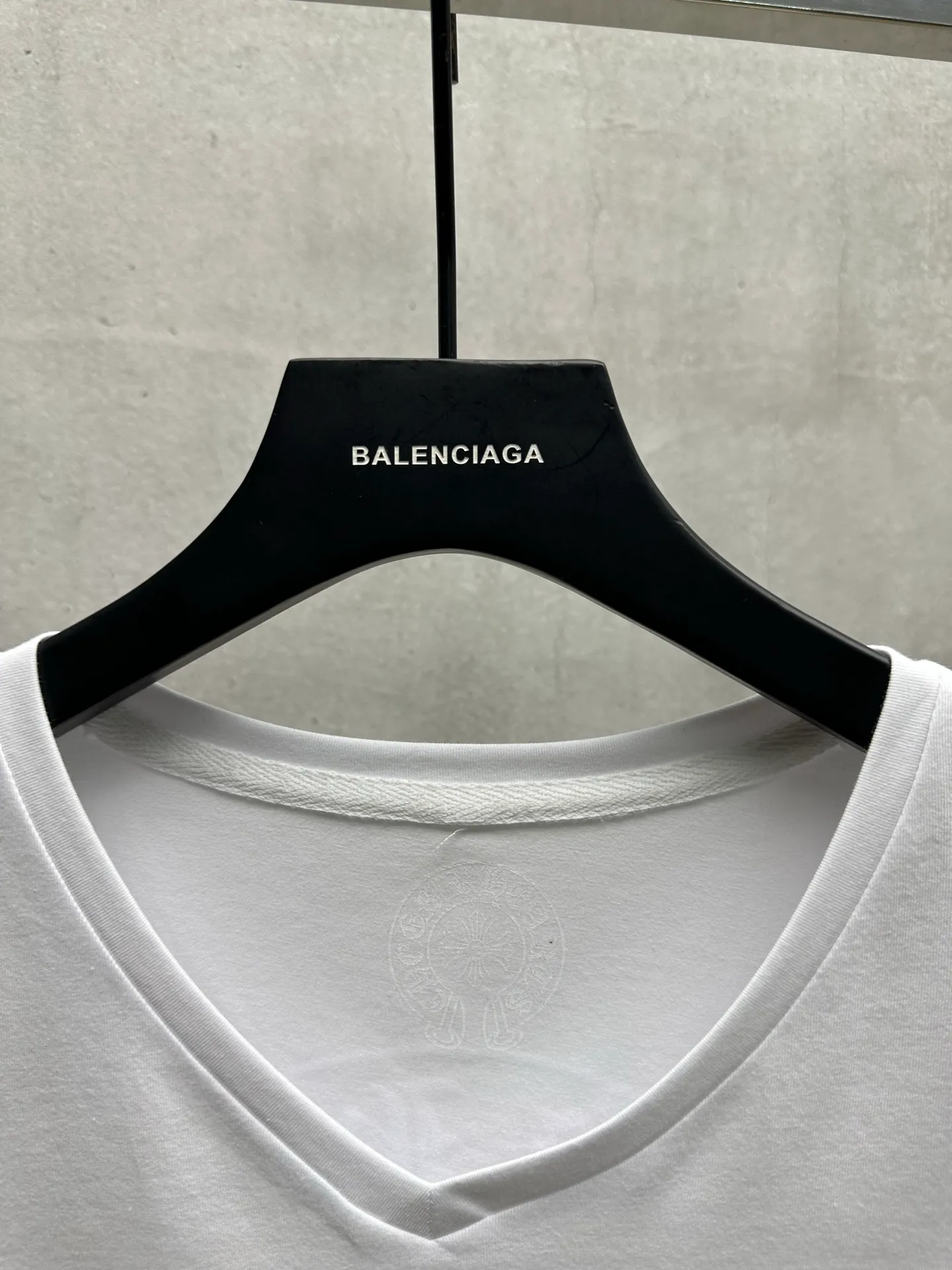 P126 #080 CHROME HEARTS 25SS women's T-shirt Made of 220G original consistent fabric V-neck women's waist style The whole body is made of imported digital direct printing Color: White Size: S M L